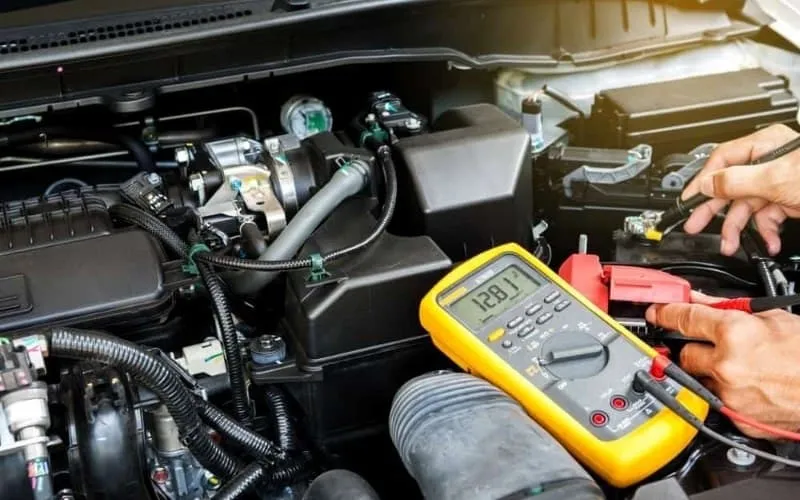 Testing battery with multimeter