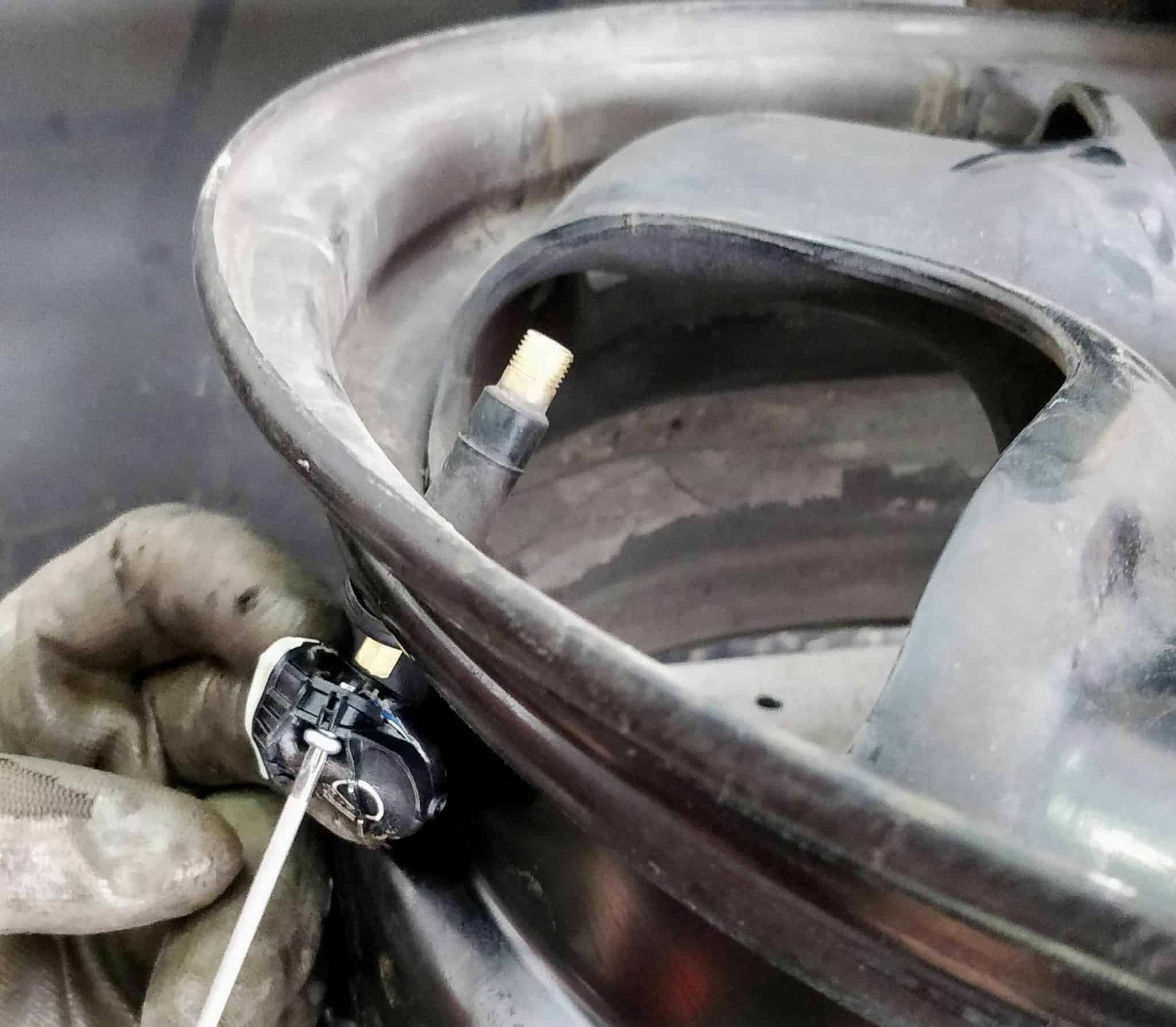 Faulty Tire Pressure Sensor (Signs & Causes & Fixes)
